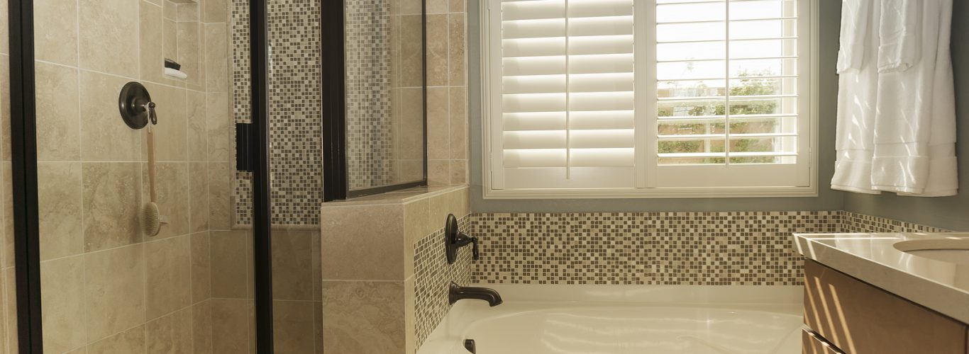 shutters Brighton - White shutters in bathroom window