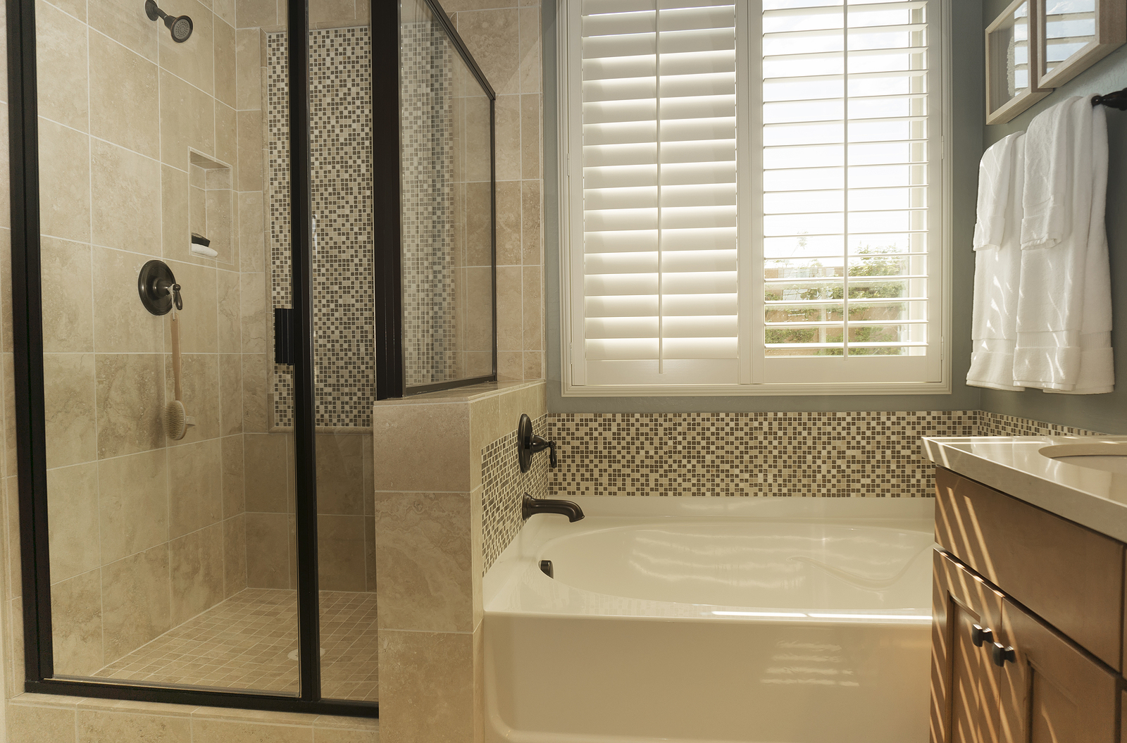 shutters Brighton - White shutters in bathroom window